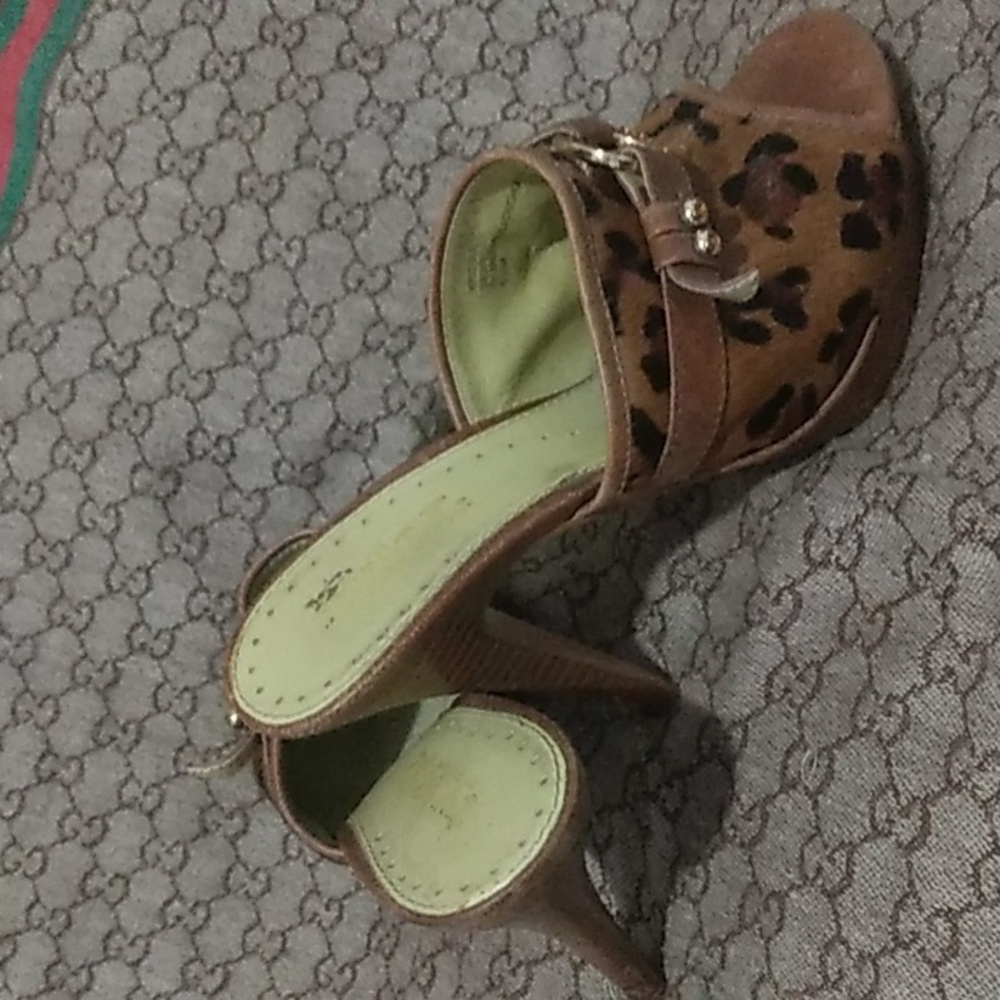 Shoe - Picture 3 of 4